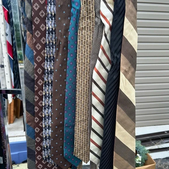 30 Men´s Multi-Color vintage and silk ties Jackets & Coats